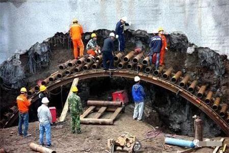 云南隧道钢花管支护案例